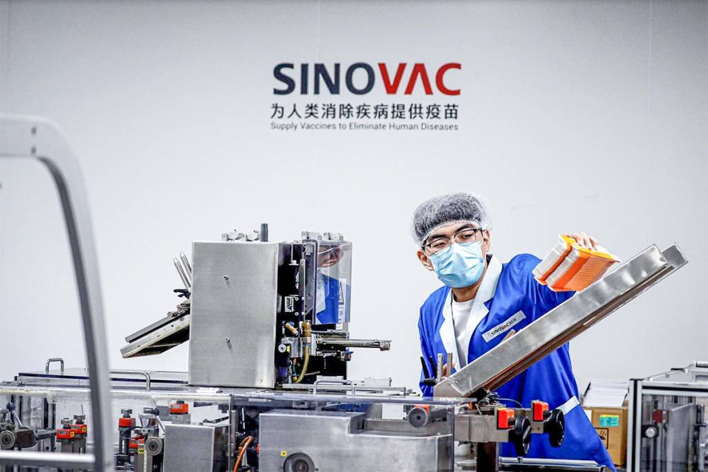 Anvisa identifica pontos fora do padrão em fábrica da Sinovac na China