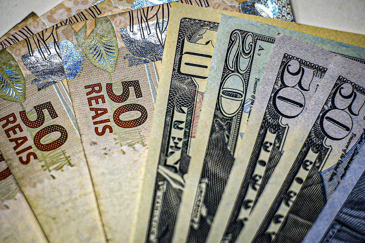 Dólar pode cair 20% em 2021 com avanço de vacinas, diz Citigroup