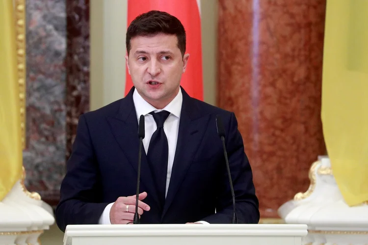 Volodymyr Zelenskiy: É necessário pelo menos parar de bombardear as pessoas, apenas pare com os bombardeios e então vamos sentar na mesa de negociação (Valentyn Ogirenko/Pool/Reuters)