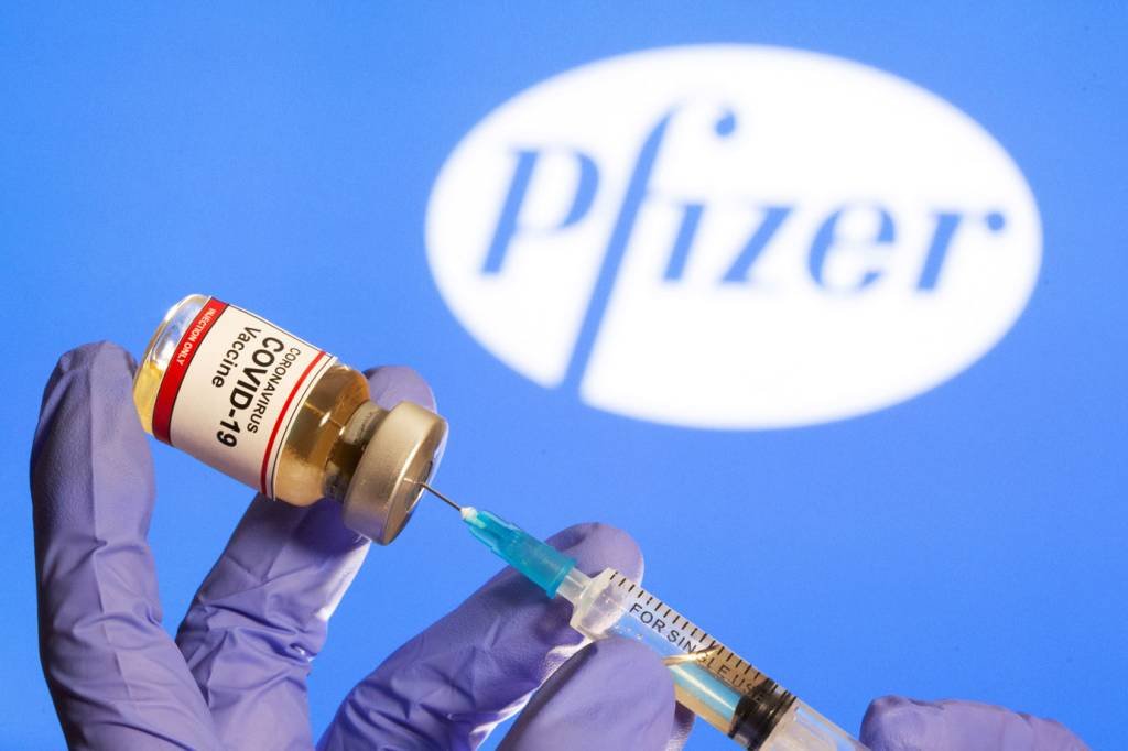 Pfizer negocia com governo para ter vacina no Brasil no início de 2021