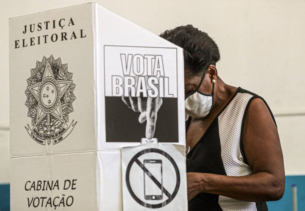 EUA espera eleições brasileiras "limpas e justas", afirma secretário da Defesa americano