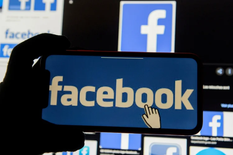 Facebook: empresa informou ainda que rejeitou a submissão de 250.000 anúncios políticos em seus conteúdos pagos que não continham a informação de que eram propaganda eleitoral e quem estava pagando pela inserção (Johanna Geron/Reuters Brazil)