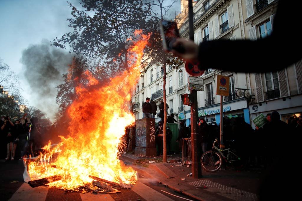 França: projeto prevê punir com um ano de prisão e multa de até 45.000 euros a divulgação "mal-intencionada" de imagens das forças de segurança (Benoit Tessier/Reuters)