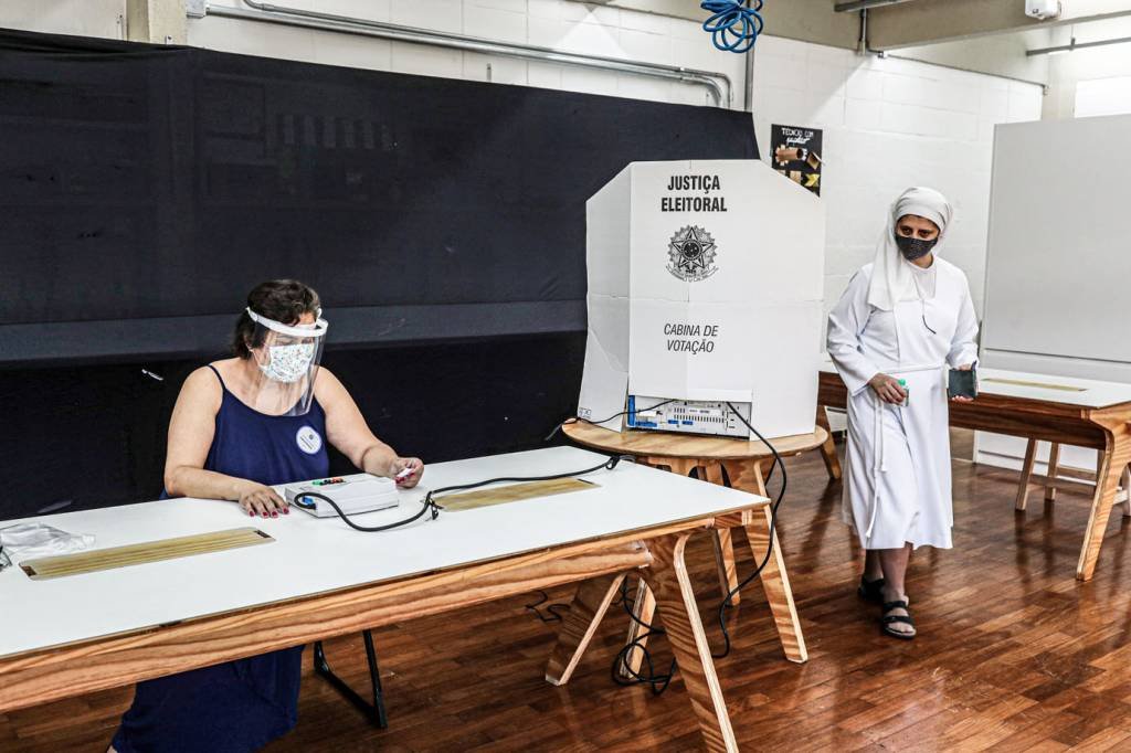 Bússola LIVE – Eleições 2022: as apostas dos candidatos para atrair eleitores a um mês da votação