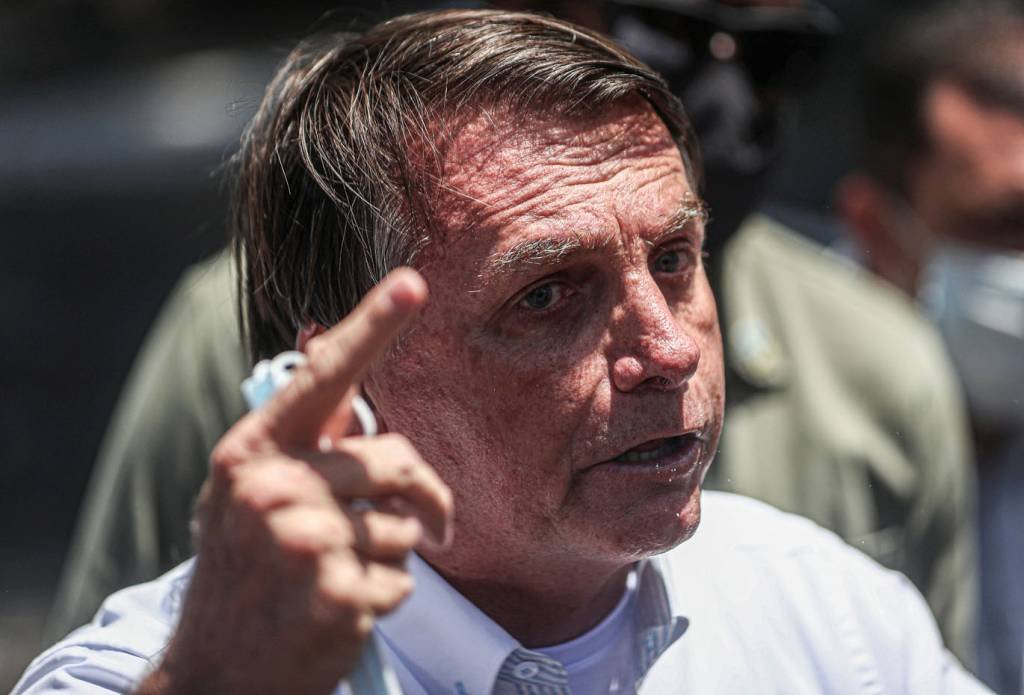 Bolsonaro nega interferência na Petrobras e critica Castello Branco