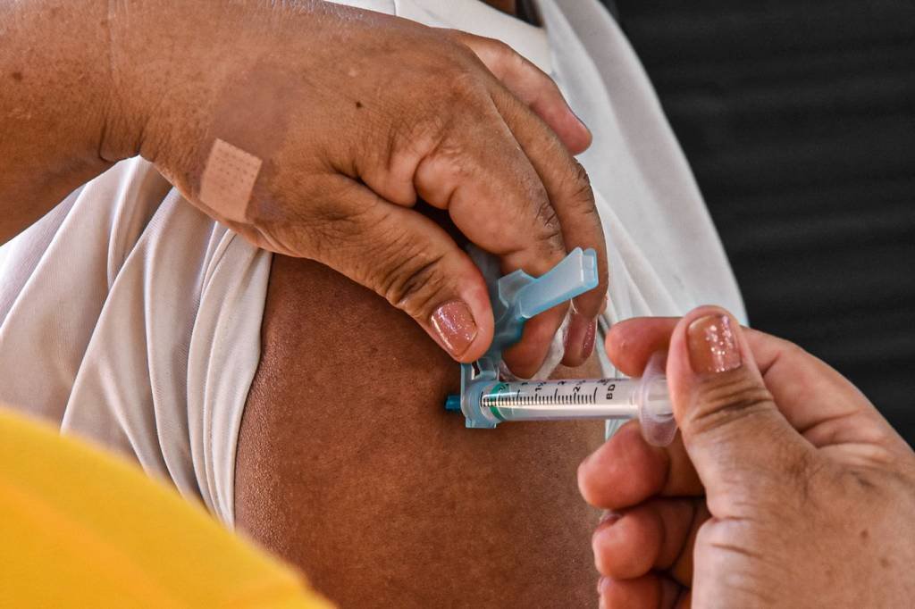 Impasse sobre patentes põe em xeque a vacinação em países pobres