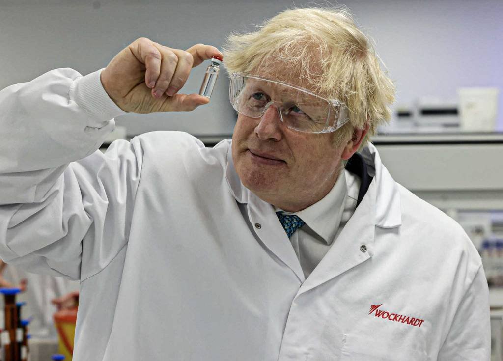 Para Boris Johnson, salvar o sistema de saúde significa salvar sua própria carreira
