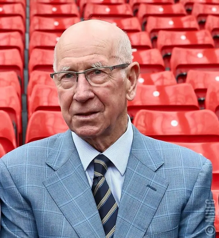 Bobby Charlton: ele foi um dos principais integrantes da seleção inglesa que conquistou a Copa do Mundo em casa em 1966 (Bobby Charlton/Manchester United,/Divulgação/Divulgação)