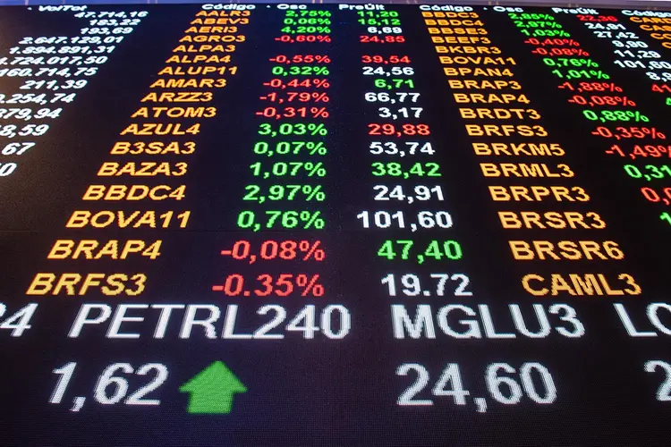 Radar: mercado local opera em tom negativo, com o Ibovespa perdendo o patamar dos 120 mil pontos (Germano Lüders/Exame)