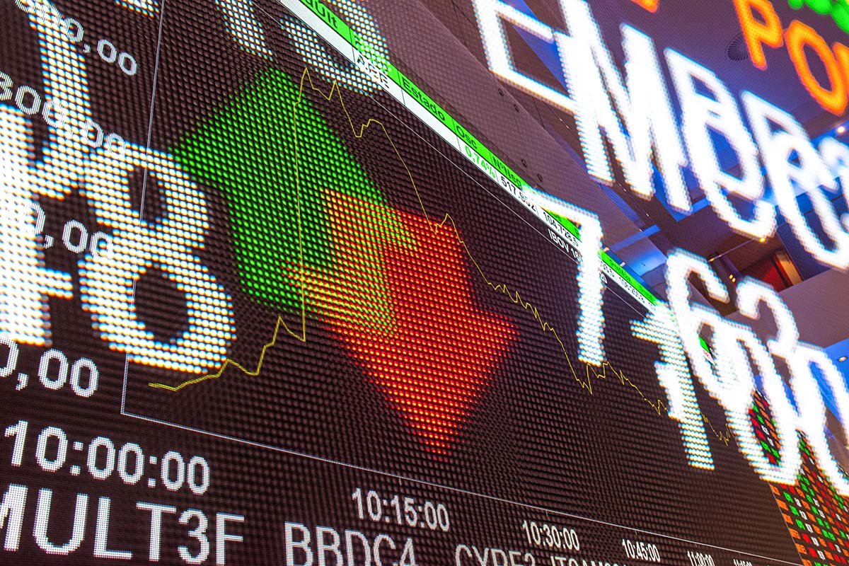 Ibovespa fecha estável e tem sexta semana seguida de alta