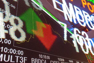 Ibovespa fecha em firme alta com expectativa para corte de gastos