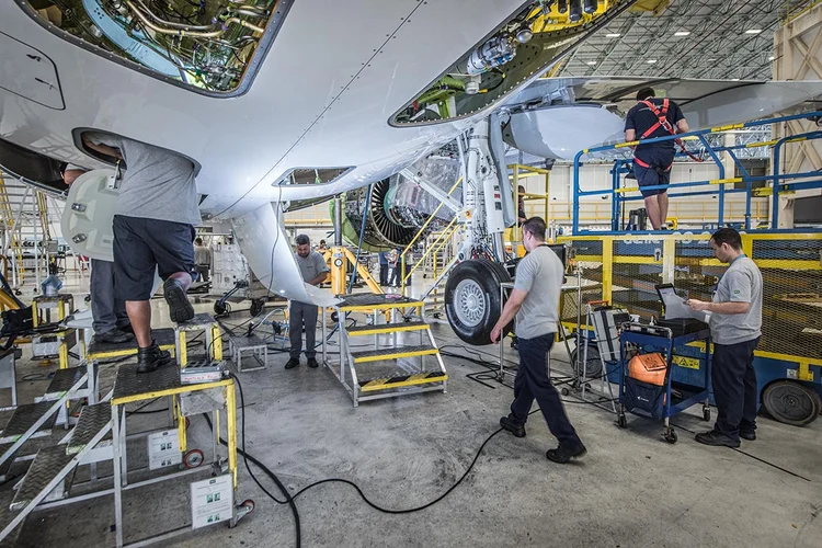 Disparada leva as ações da Embraer para o maior patamar na Bolsa em um ano | Foto: Germano Lüders/Exame (Germano Lüders/Exame)