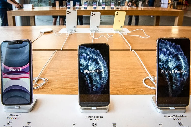 iPhone 11: celular teve bons resultados neste ano (Budrul Chukrut/SOPA Images/LightRocket/Getty Images)