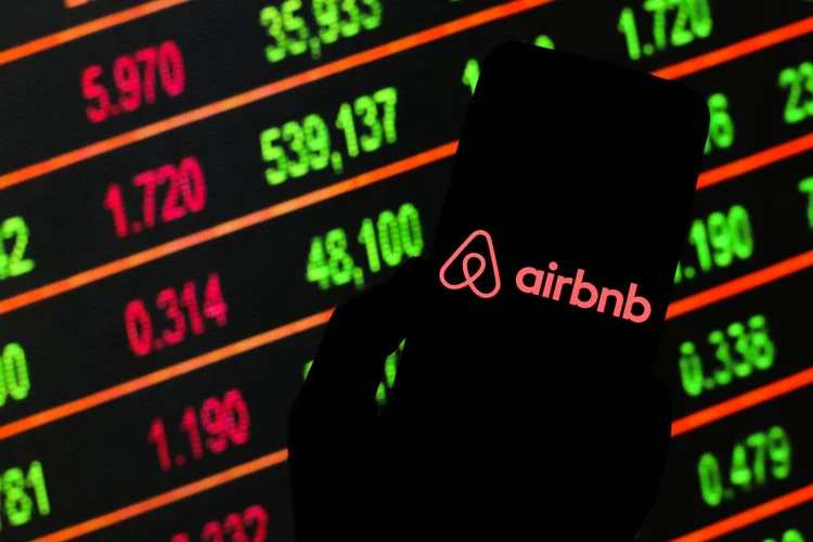 IPO em 2020: ação do Airbnb fechou 113% acima do preço de estreia na Nasdaq na quinta-feira, 10 de dezembro (SOPA Images / Colaborador/Getty Images)