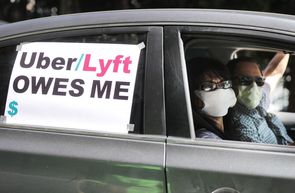 Uber e Lyft criam plano com benefícios para motoristas e entregadores