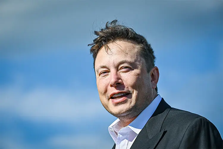 Elon Musk: o empresário ajudou a popularizar a nova rede ao realizar um debate com o presidente do aplicativo de investimentos Robinhood (picture alliance / Colaborador/Getty Images)