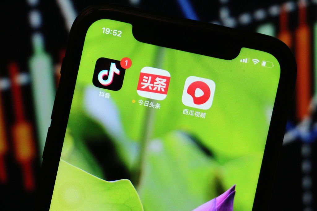 O TikTok se tornou um fenômeno global, enquanto o Douyin, a versão chinesa do aplicativo de vídeo, é líder no país asiático (Barcroft Media / Colaborador/Getty Images)