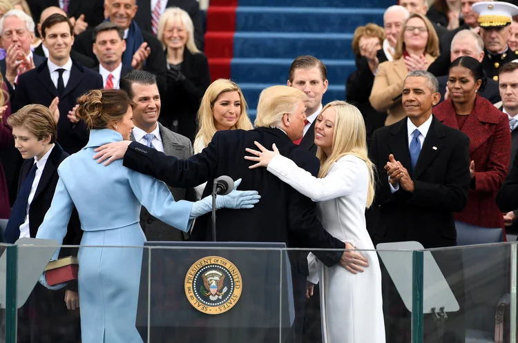 Trump na posse, em janeiro de 2017, após vencer a eleição contra Hillary Clinton no ano anterior: no colégio eleitoral, vitória igual à de Biden (Pat Benic via Bloomberg/Getty Images)