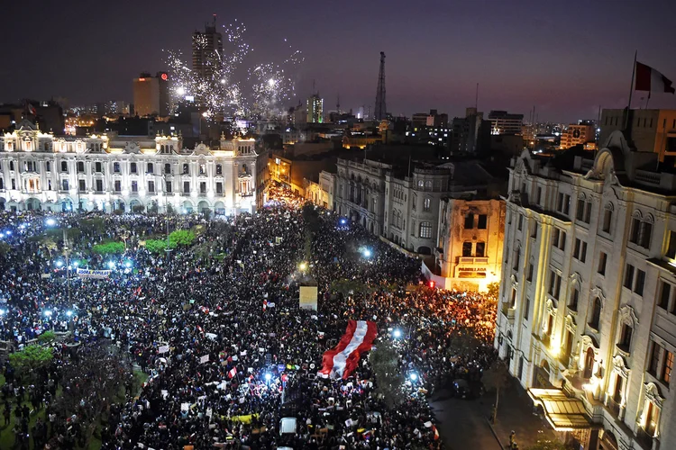 Protestos no Peru em 2020: candidatos têm projetos econômicos opostos, mas posições conservadoras em relação aos costumes (Ernesto Benavides/Getty Images)