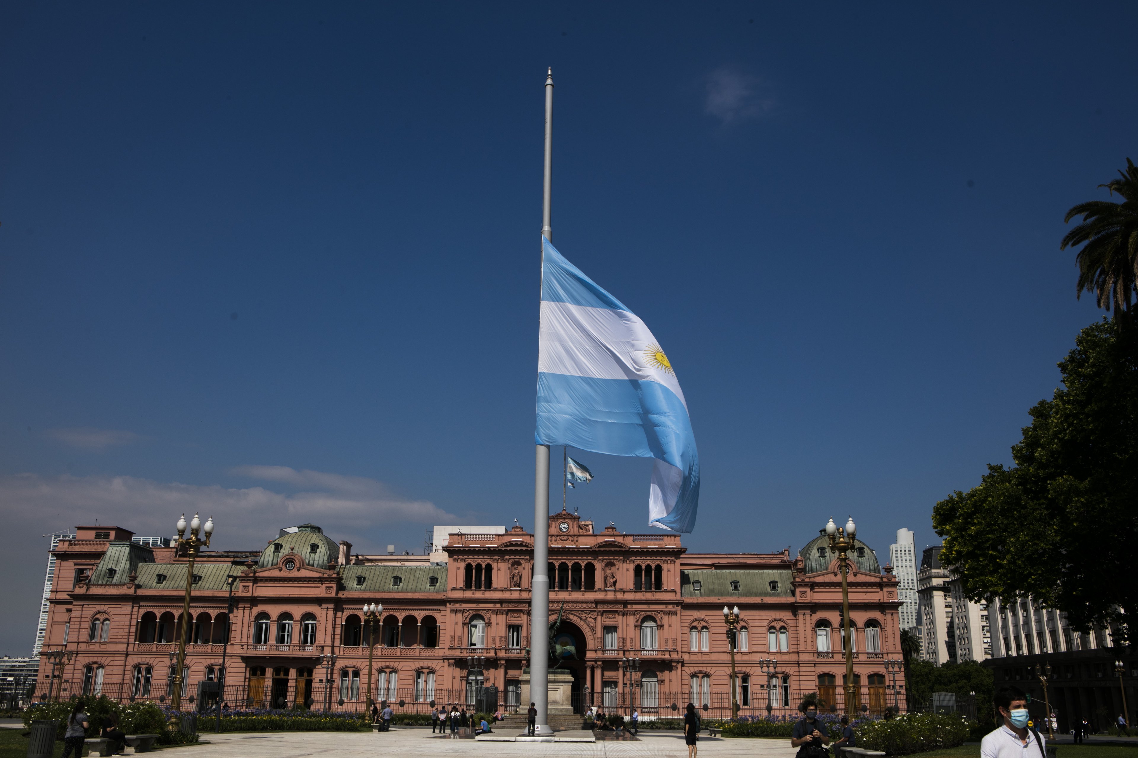 Argentina cria imposto sobre grandes fortunas para combater a covid