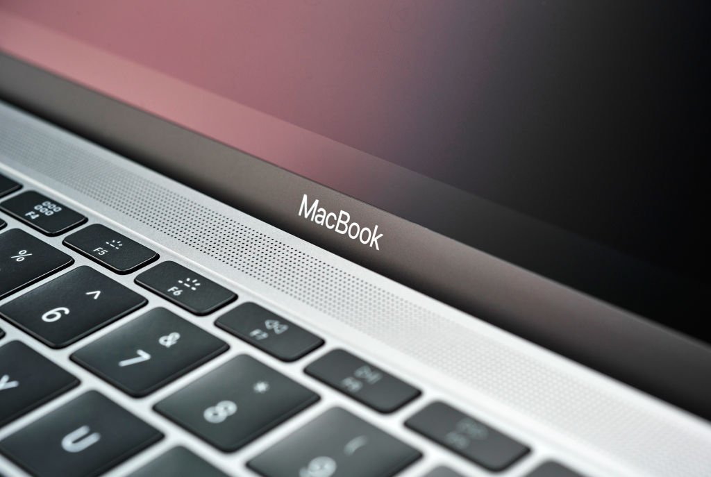 Receita Federal realiza leilão com MacBook Apple por R$ 2,5 mil; veja como participar