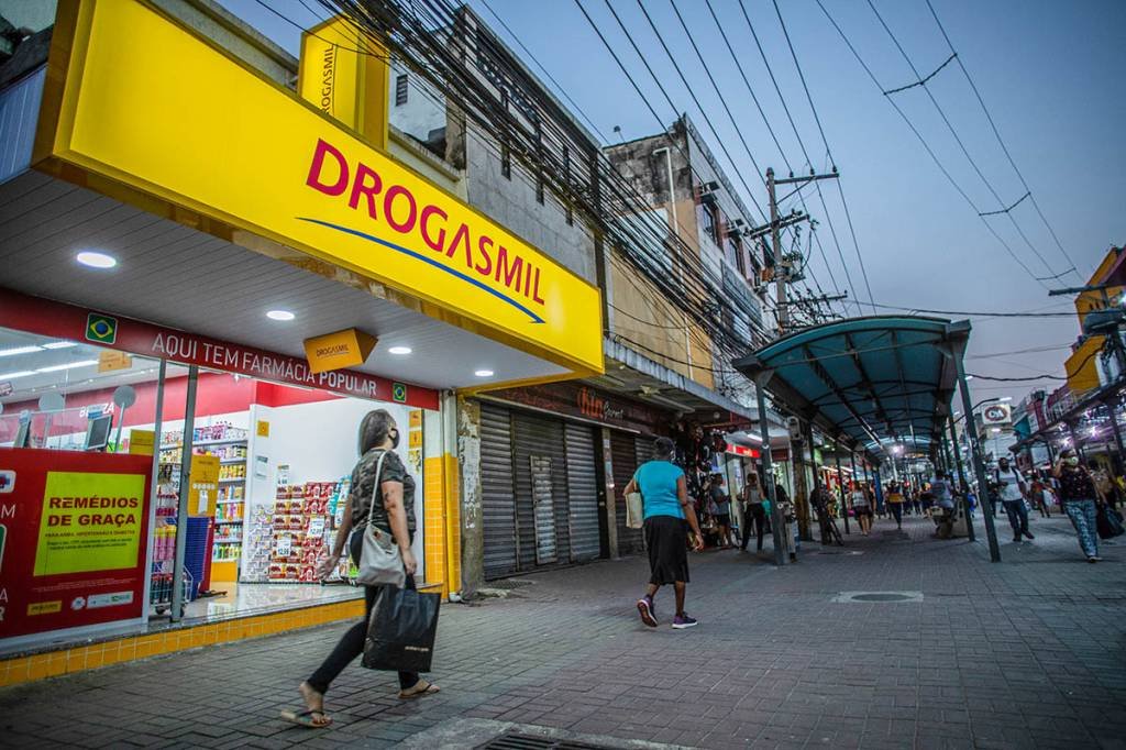 Rede de farmácias d1000 (DMVF3) espera investir R$ 75 milhões em novas lojas
