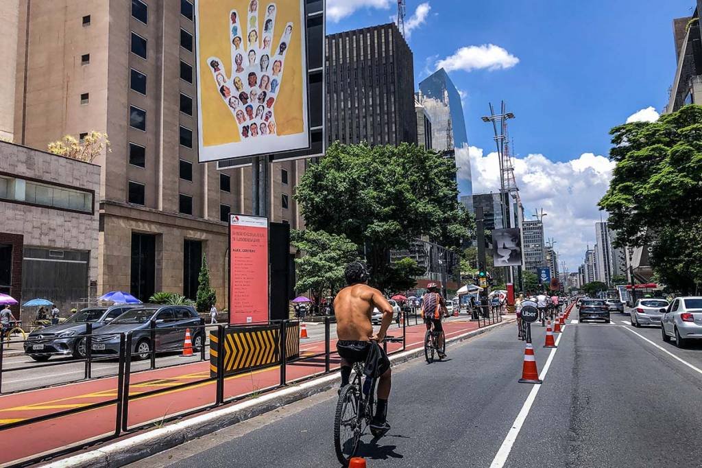 Ciclo faixa; Av Paulista; Domingo; sinais; pedestres