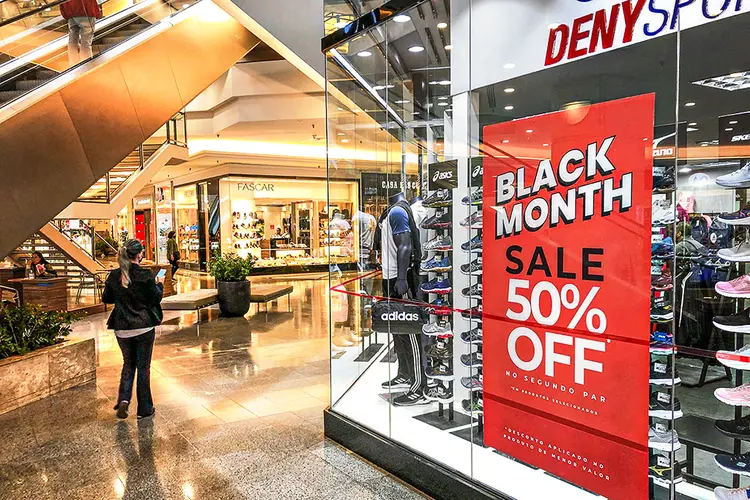 Black Friday ou Black Fraude: consumidor deve pesquisa antes comprar (Germano Lüders/Exame)