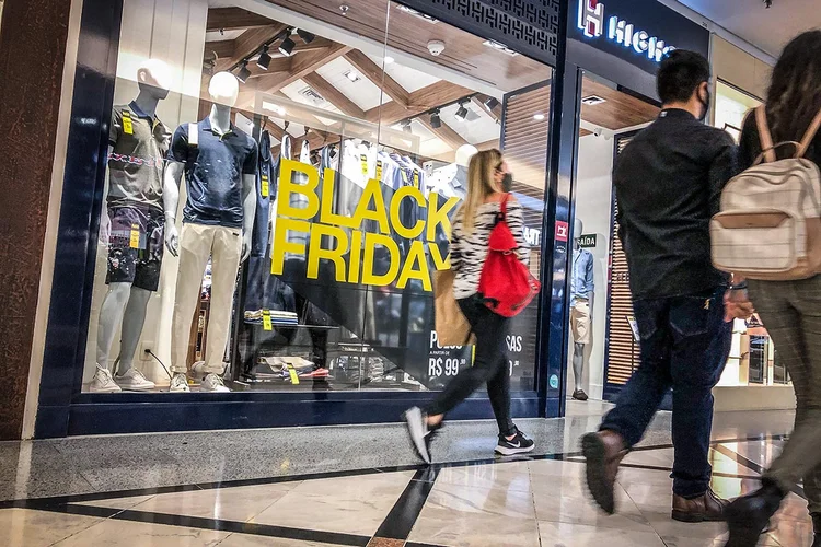 Black Friday: entre os motivos das reclamações estão propaganda enganosa (28,17%) e produto não recebido (9,89%), (Germano Lüders/Exame)