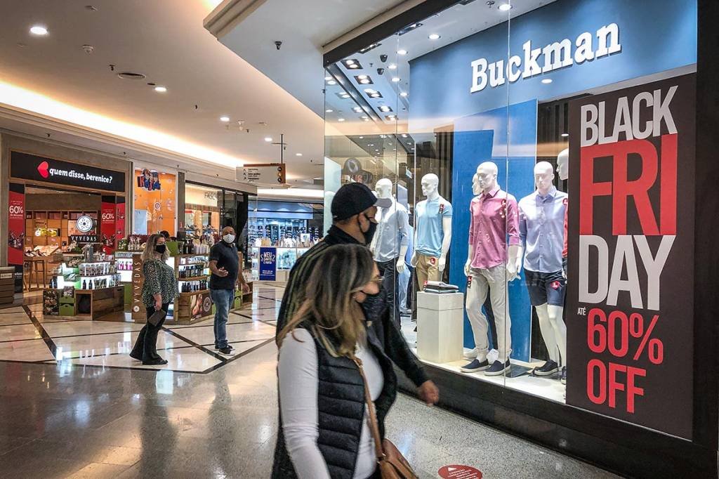 57% dos brasileiros pretendem fazer compras na Black Friday