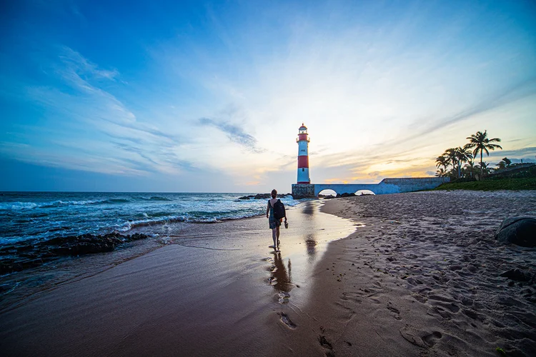 Farol de Itapuâ em Salvador: capital baiana teve alta de 2,96% nos preços de aluguel no último mês (Leandro Fonseca/Exame)