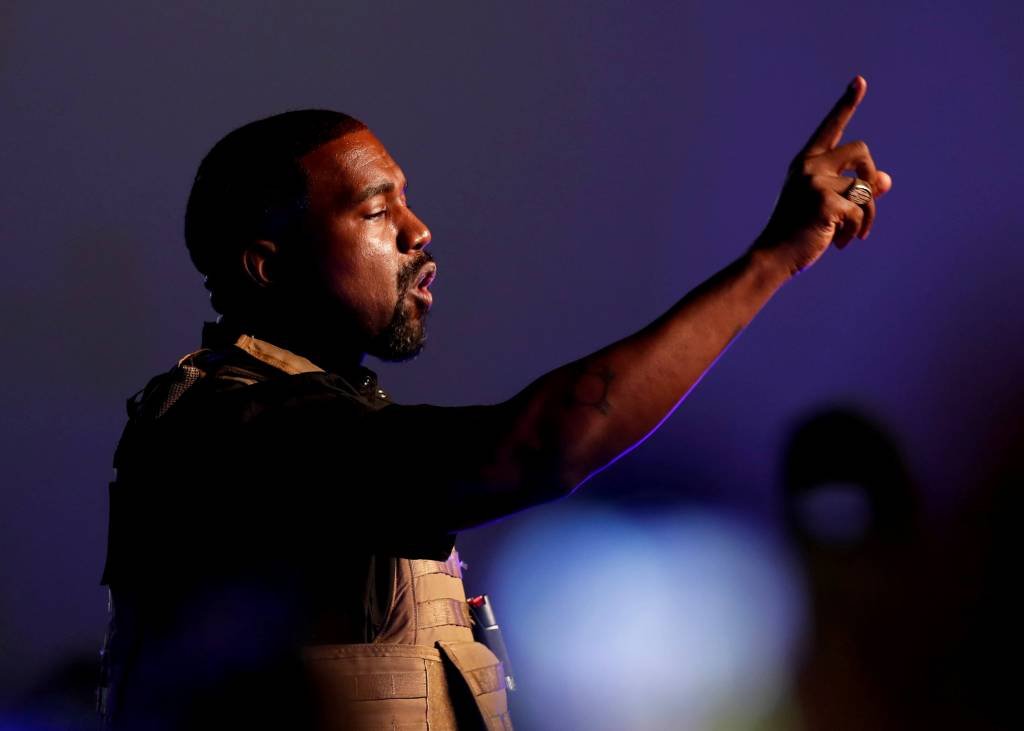 Kanye West desiste de corrida presidencial, mas mira 2024