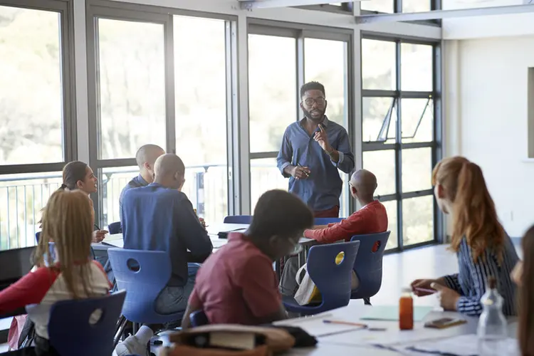 34% dos jovens já consideraram ser professor, mas desistiram, aponta pesquisa (Klaus Vedfelt/Getty Images)