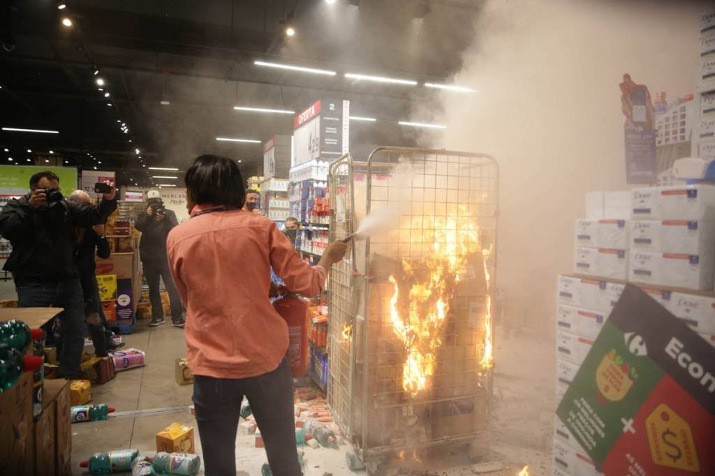 Carrefour: lojas são quebradas em protestos e CEO global se pronuncia