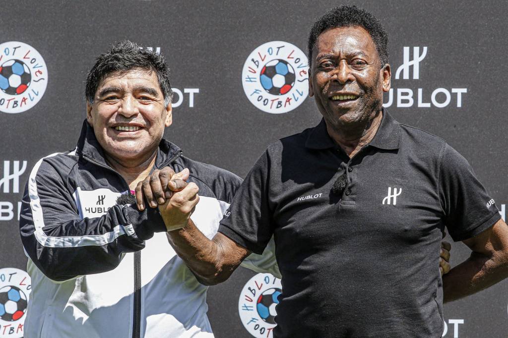 Ausência de campeões do mundo chama a atenção em velório de Pelé; relembre como foi com Maradona