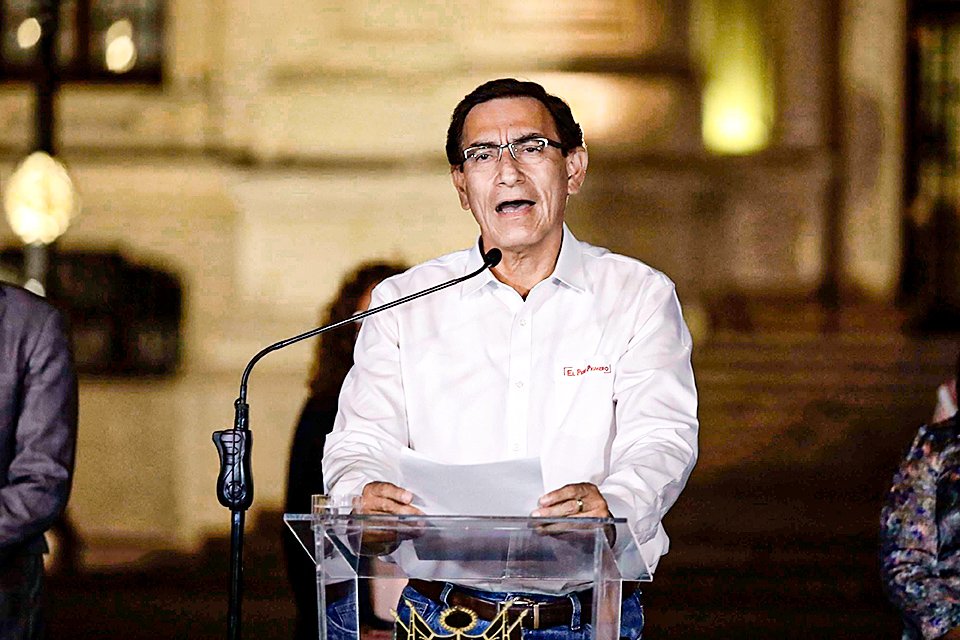 Congresso do Peru aprova impeachment e destitui presidente Vizcarra