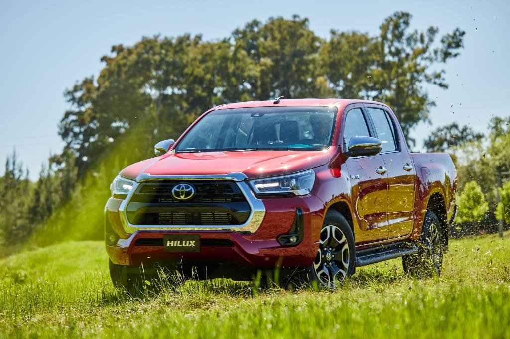 Toyota Hilux 2021: modelo chega renovado em cenário positivo para picapes