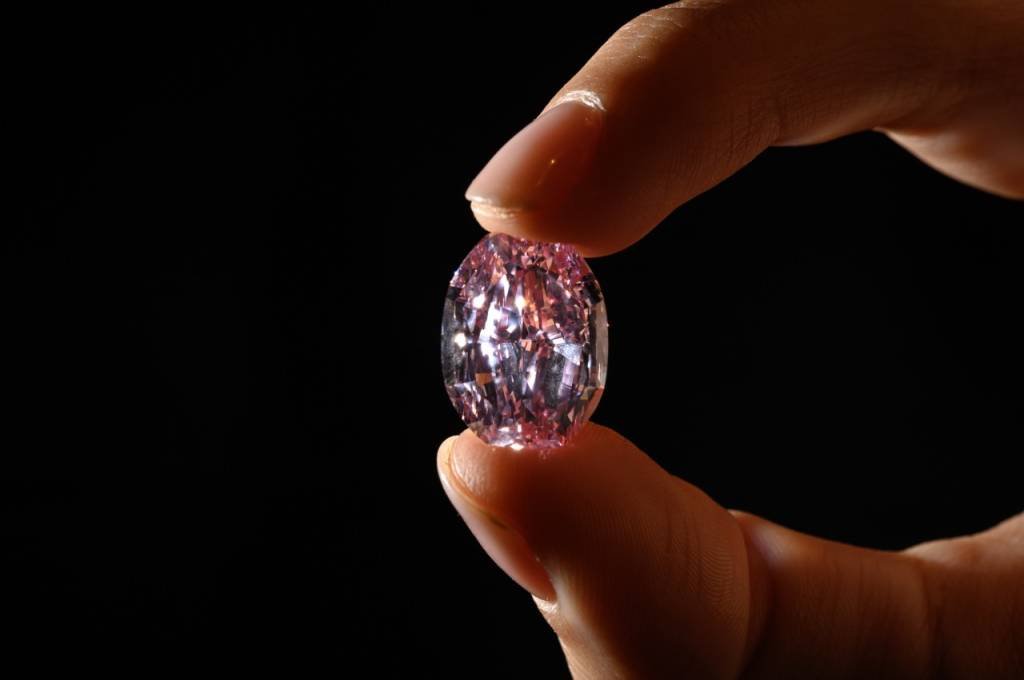 Maior diamante rosa da Rússia é vendido: descubra o valor da joia