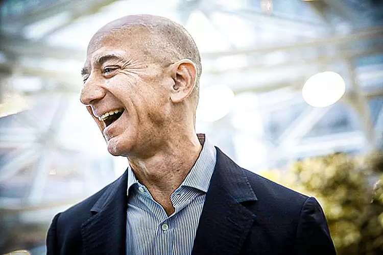 Bezos se beneficou de resultados acima do esperado divulgados pela Amazon (Lindsey Wasson/Reuters)
