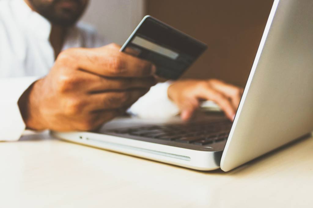 E-commerce: data registra aumento de 158% nas transações online, com cerca de 13 compras por segundo (Truora/Divulgação)