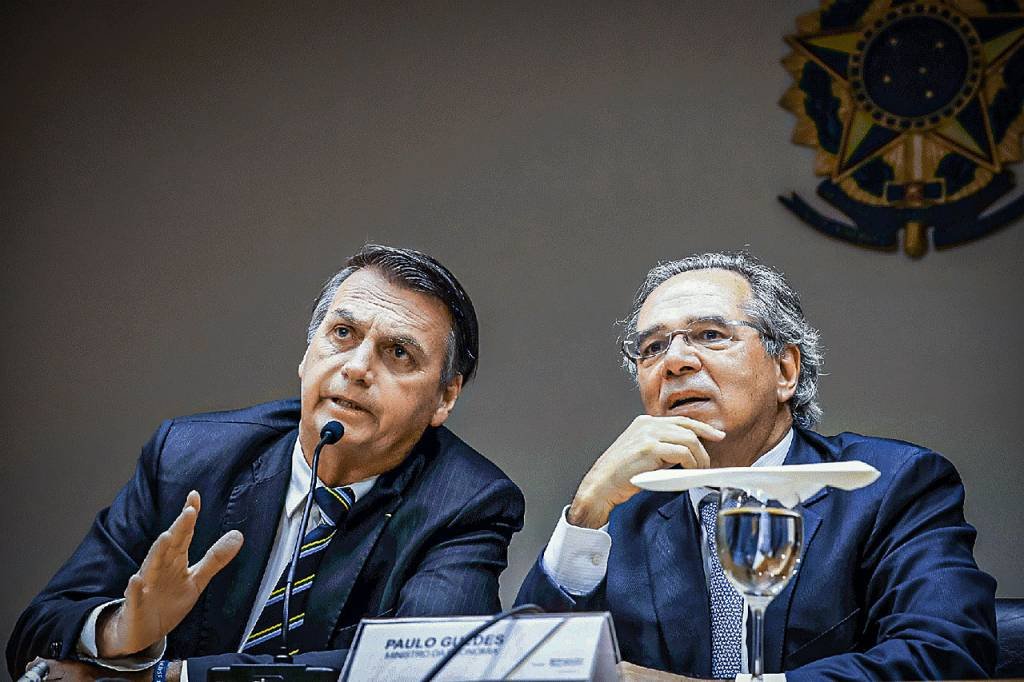 Guedes disse que só sairá do governo junto comigo, diz Bolsonaro