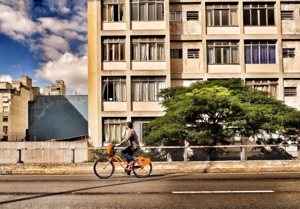 Elevado Presidente João Goulart - São Paulo - Brasil - Minhocão - bicicleta