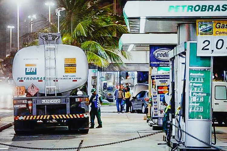 Posto de combustíveis no Rio de Janeiro, uma das principais fontes de pressão sobre a inflação | Foto: Sergio Moraes/Reuters (Sergio Moraes/Reuters)