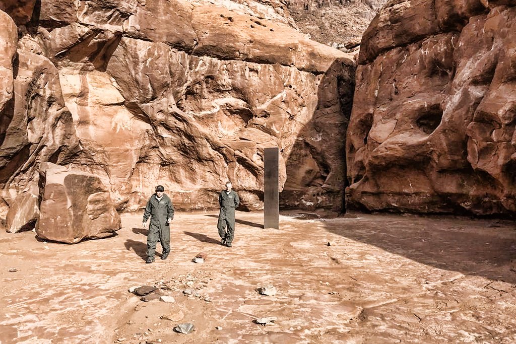 Monólito misterioso é encontrado em deserto nos EUA