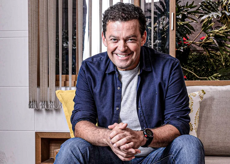 Fernando Rocha: após a demissão, vieram os novos projetos, tocados de casa. E, então, a pandemia. "Eu já estava acostumado com o home office e com a vida 'apijamada'", conta. (Ramon Vasconcelos/TV Globo/Divulgação)