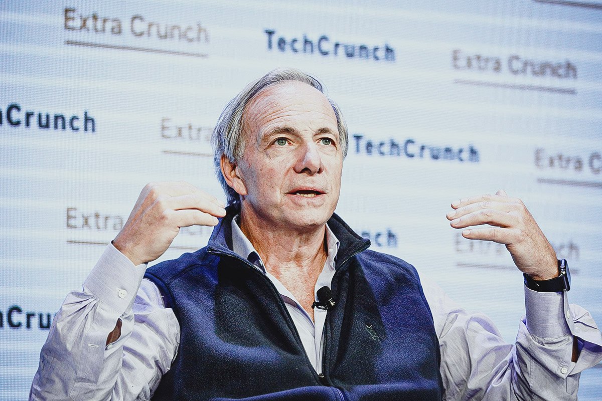 Ray Dalio diz que assim como foi com o ouro, bitcoin pode ser proibido