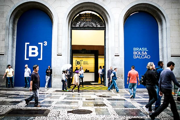 As empresas brasileiras estão ofertando mais ações aproveitando-se da demanda crescente de investidores | Foto: Patricia Monteiro/Bloomberg (Patricia Monteiro/Bloomberg/Getty Images)