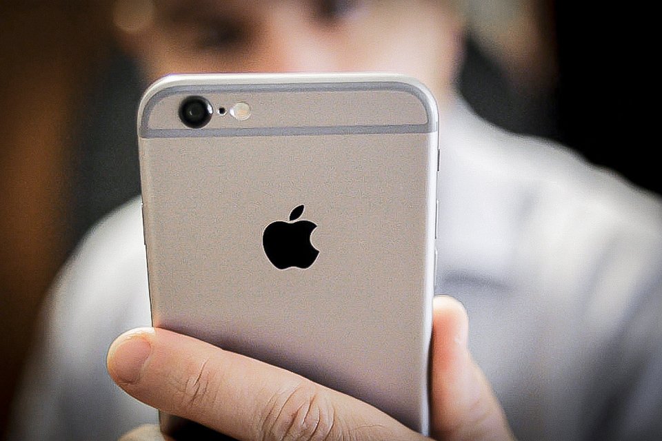 Aparelhos antigos da Apple, como o iPhone 6s, ficaram mais lentos com atualização que aumentou a duração das baterias (Getty Images/Getty Images)