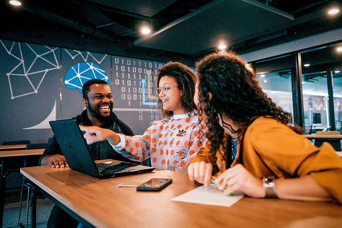 Precisamos de mais negros às mesas, mulheres no comando, empresas diversas