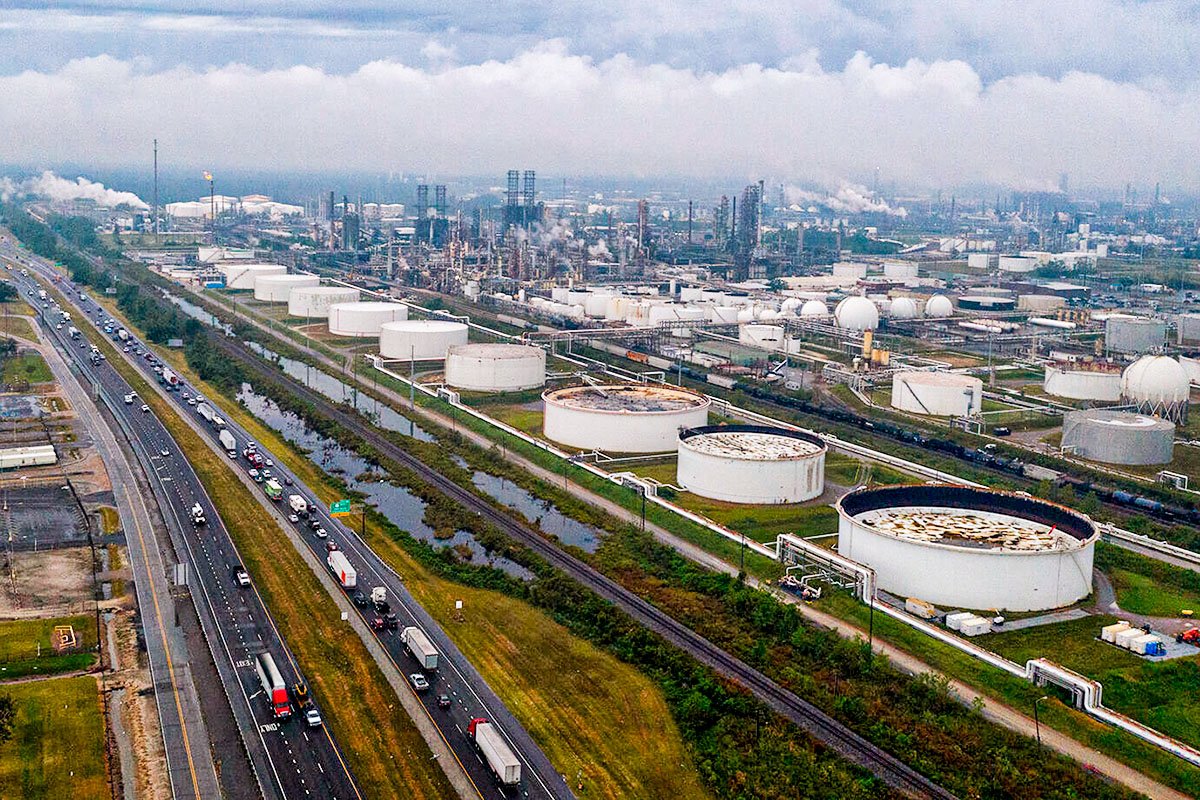 Preços do petróleo recuam após disparar com a invasão da Ucrânia